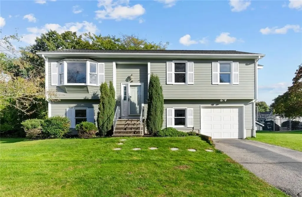 31 Arrow Way Cranston RI 02921