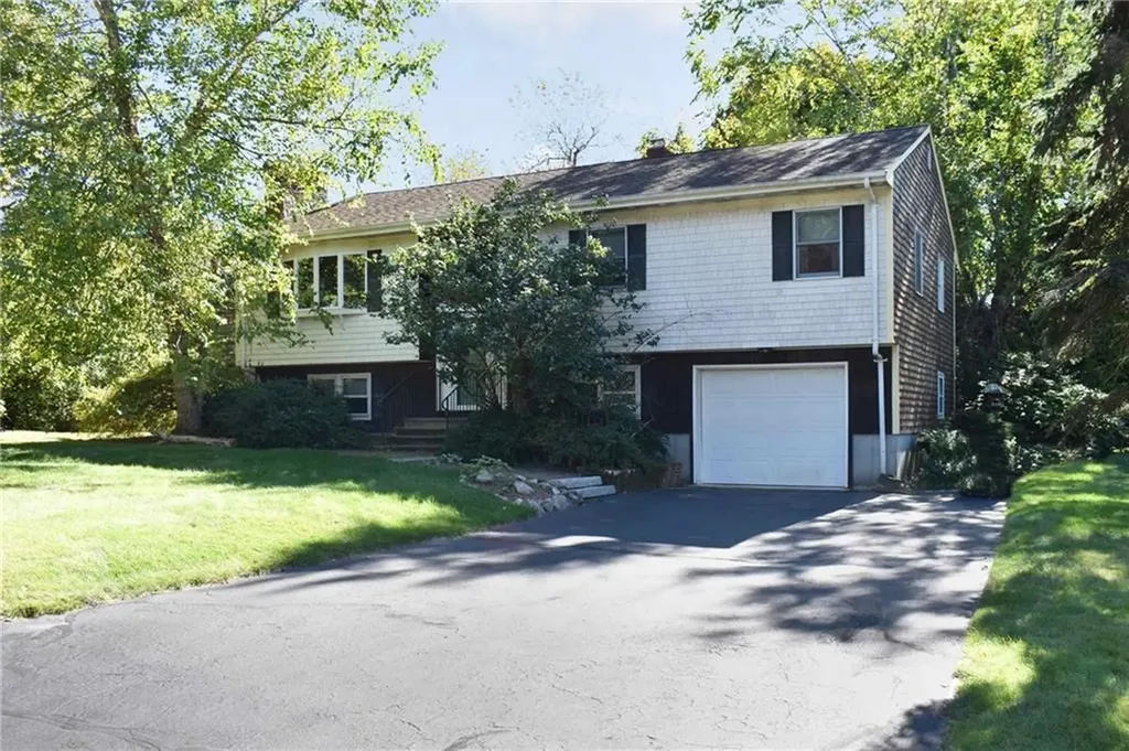 40 Ridgeside Lane Tiverton RI 02878