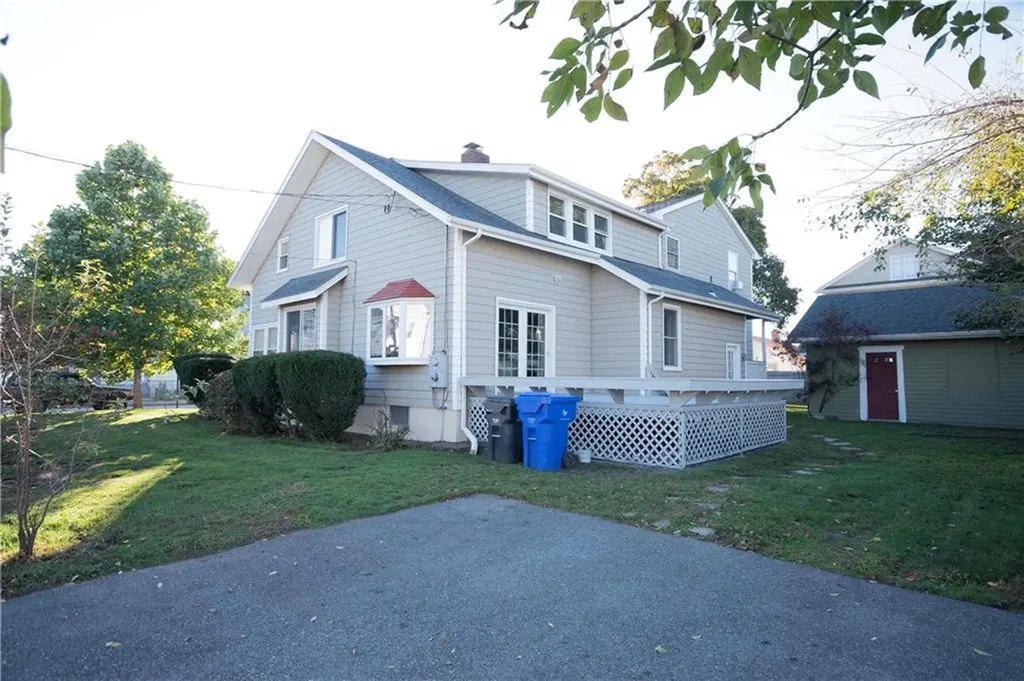 63 Hatfield Street Pawtucket RI 02861