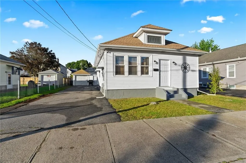 112 Saratoga Avenue Pawtucket RI 02861