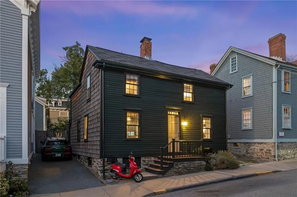 12 Sherman Street Newport RI 02840