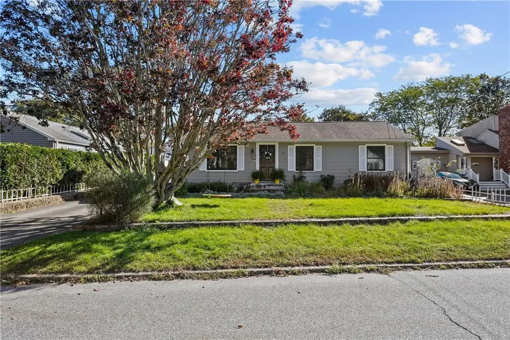 73 Macarthur Road Woonsocket RI 02895