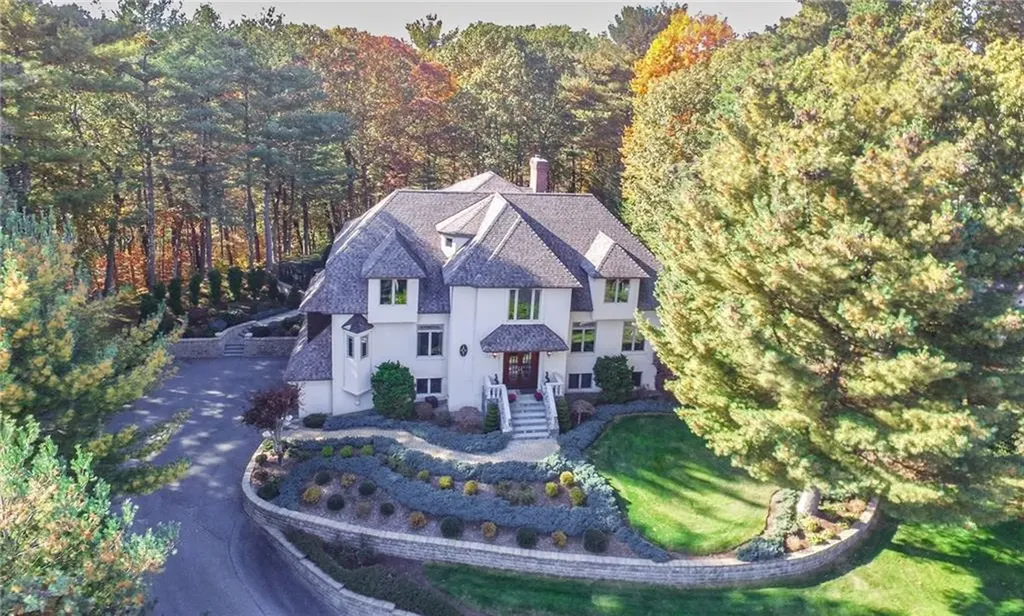 11 Kings Row Cumberland RI 02864