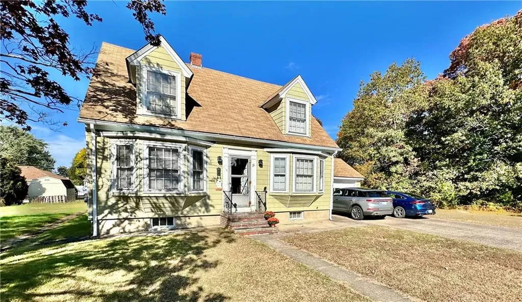 26 Ontario Street West Warwick RI 02893
