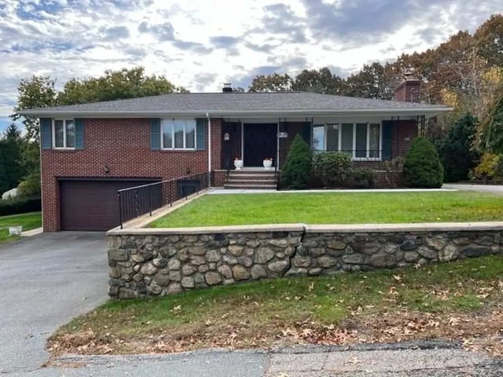 35 Harcourt Street Cranston RI 02920