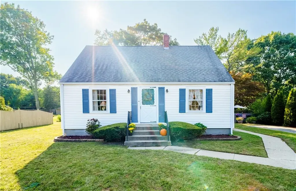 35 Nausauket Road Warwick RI 02886