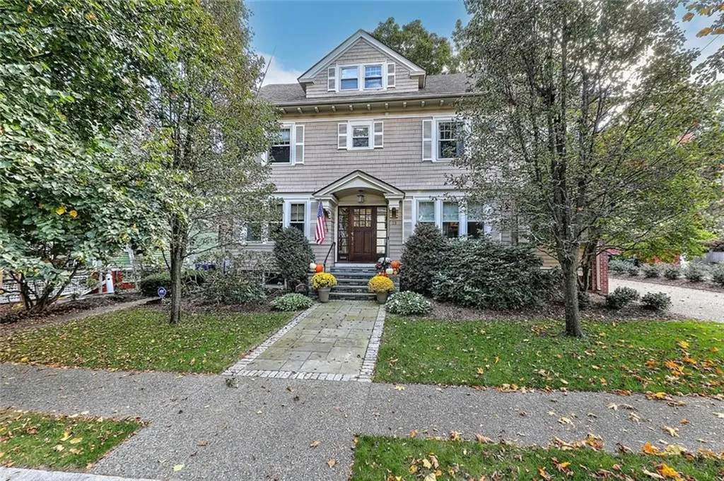 73 Everett Avenue Providence RI 02906