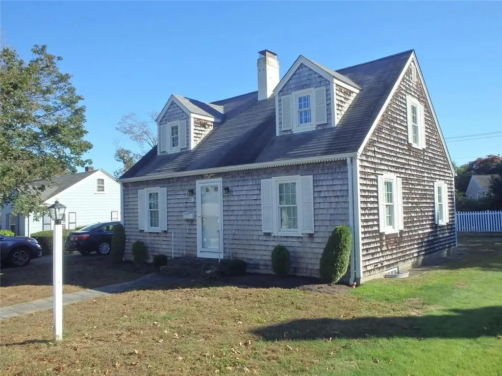 33 Nicholson Crescent Middletown RI 02842