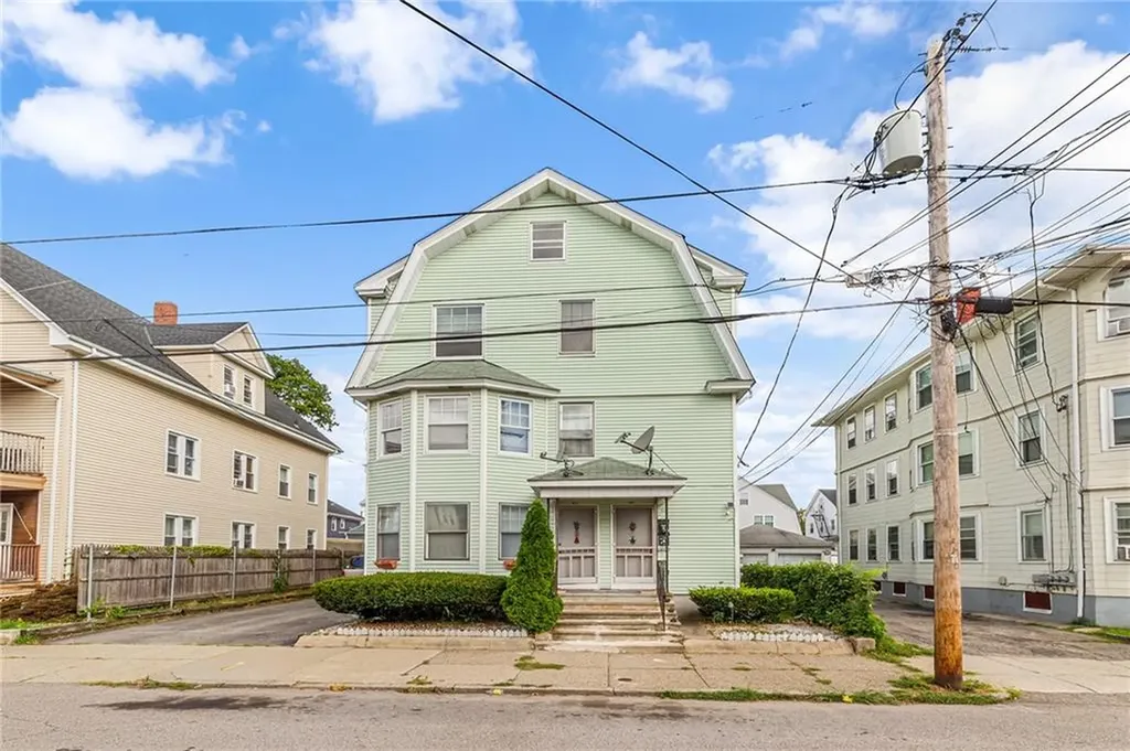 82 Englewood Avenue Pawtucket RI 02860