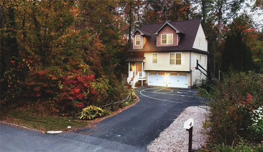 23 Spring Green Road Lincoln RI 02865