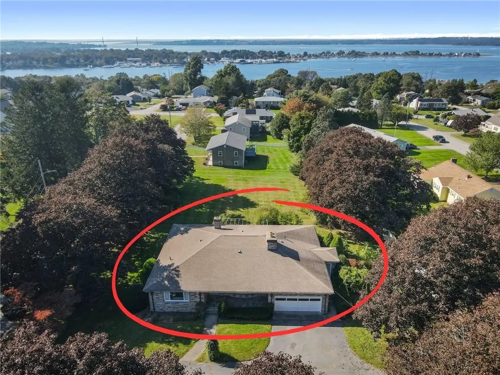 1173 Main Road Tiverton RI 02878