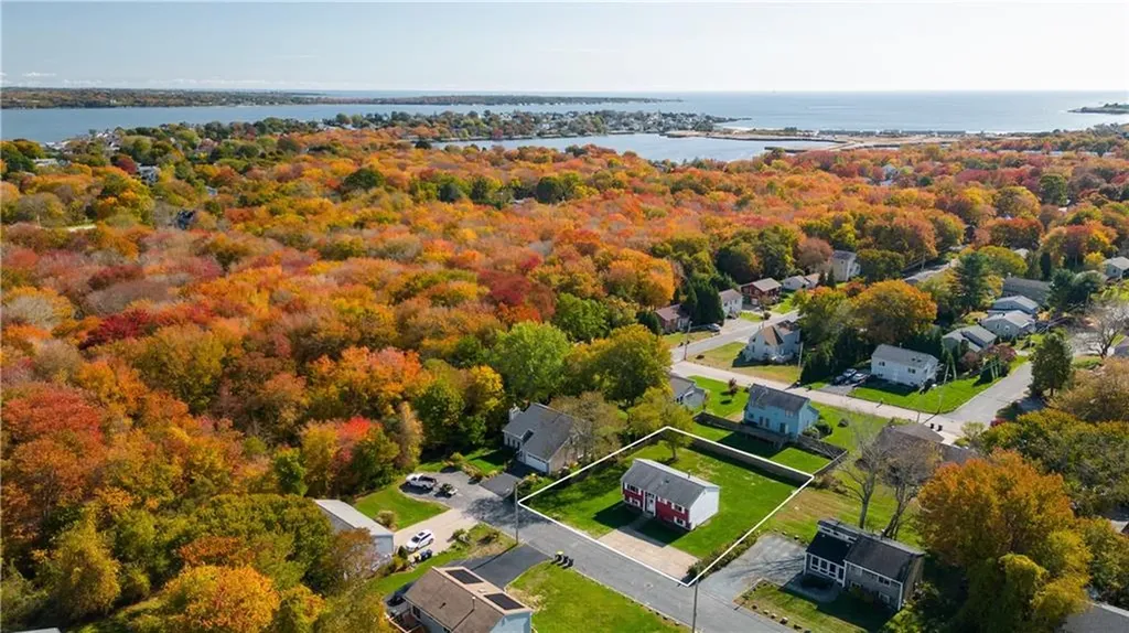 27 Lilly Lane Narragansett RI 02882