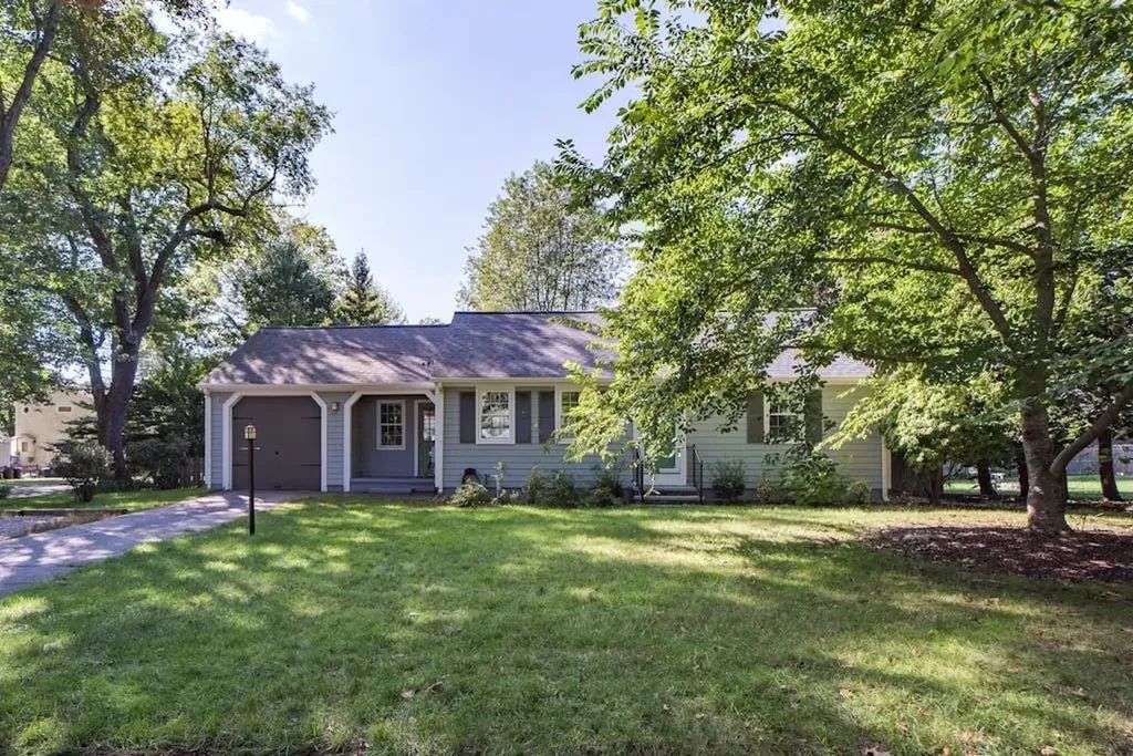 81 Prospect Street Barrington RI 02806