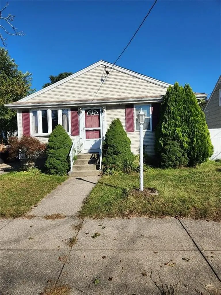 92 Benjamin Street Pawtucket RI 02861