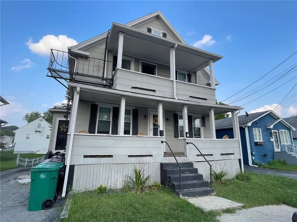 206 Knight Street Woonsocket RI 02895