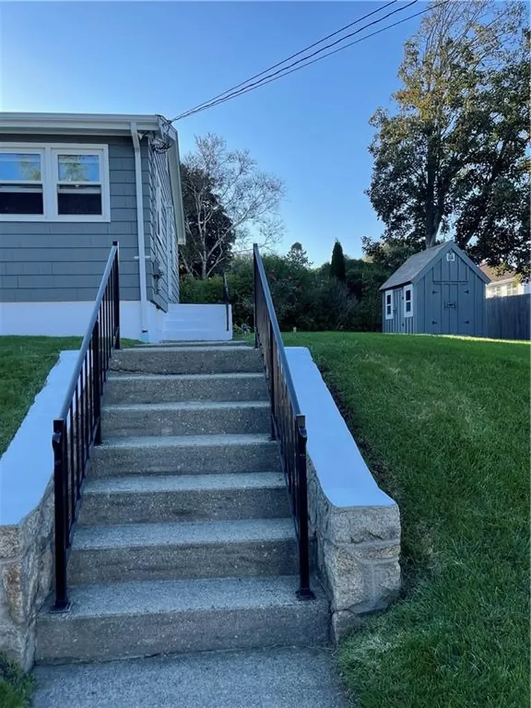 65 Lee Avenue Portsmouth RI 02871