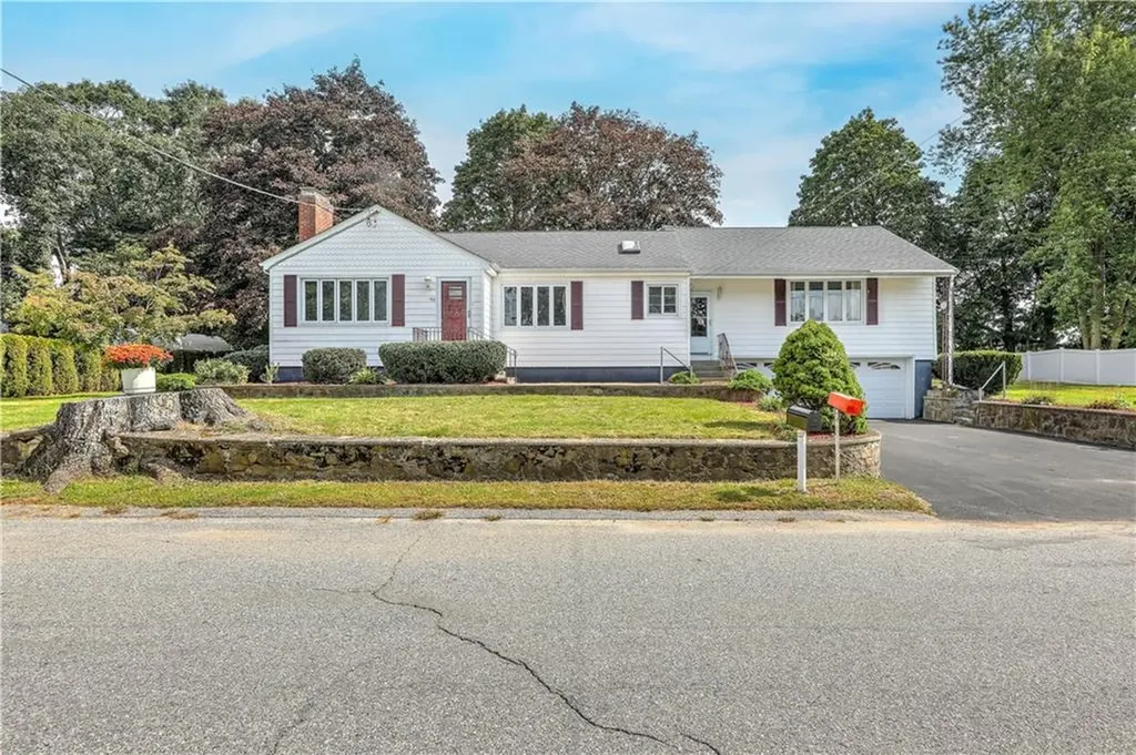 189 Iroquois Road Cumberland RI 02864