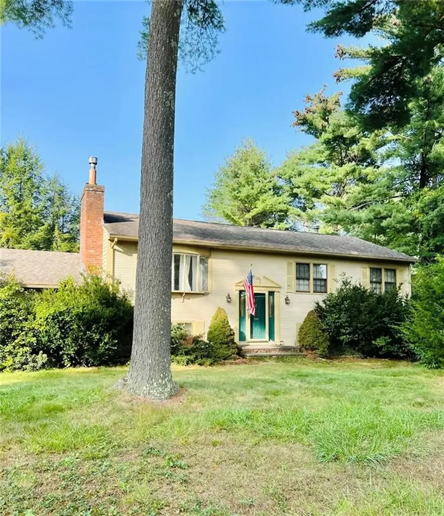 39 Circlewood Drive Coventry RI 02816