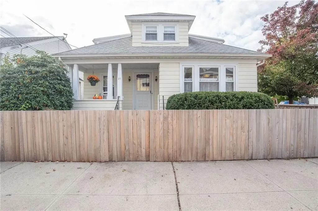 21 Bloomfield Street Pawtucket RI 02861