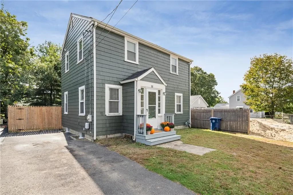 88 Kenway Avenue Warwick RI 02889