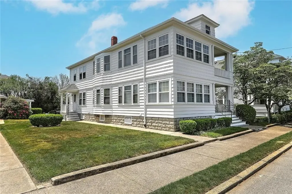 181 Saratoga Avenue Pawtucket RI 02861