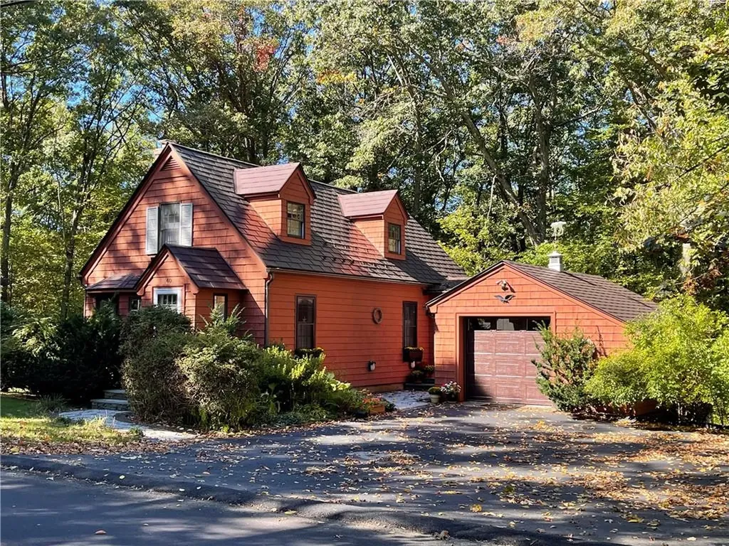 40 Lakeview Avenue Lincoln RI 02865