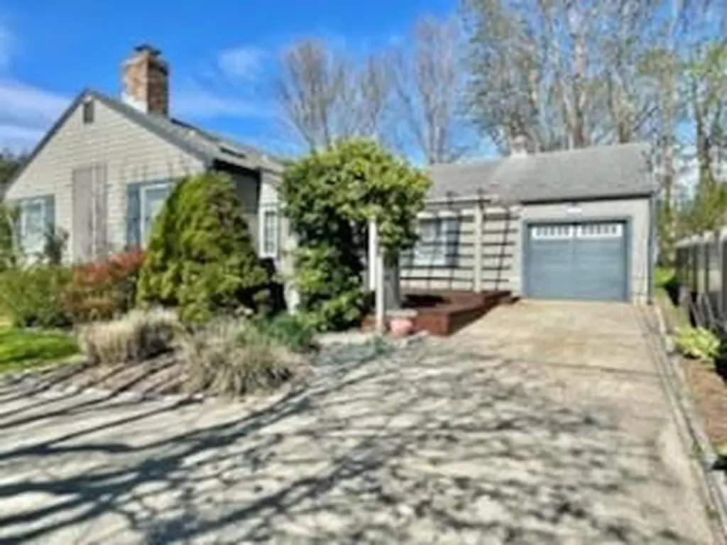 59 Center Avenue Middletown RI 02842
