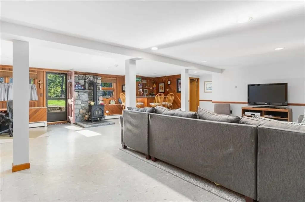 2 Arlington Drive Lincoln RI 02865