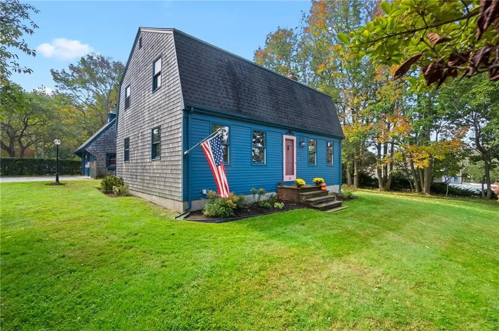 282 Chestnut Street Bristol RI 02809