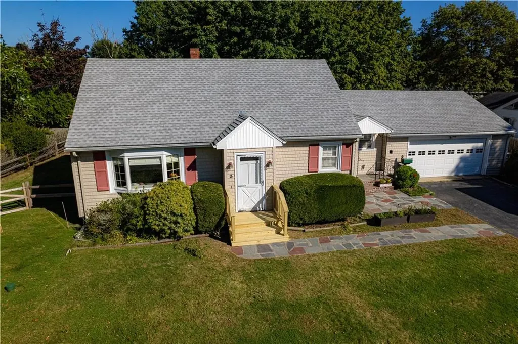 3 Spruce Avenue Middletown RI 02842