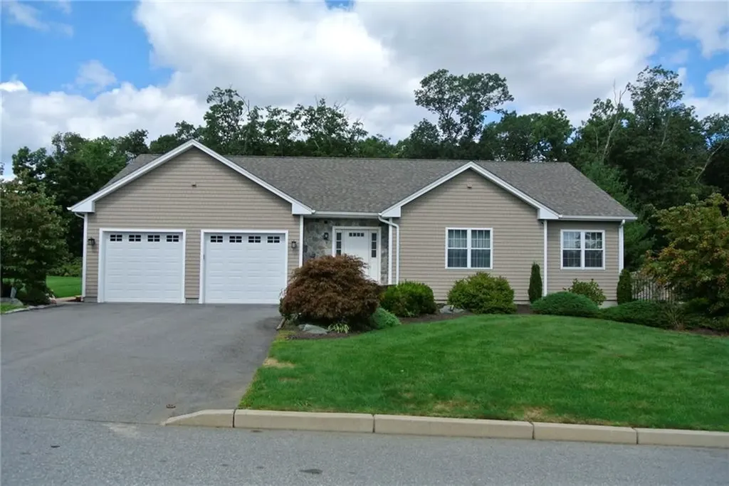 33 Abatecola Way Johnston RI 02919
