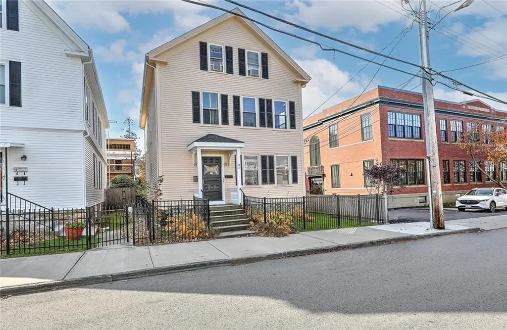 17 Cranston Avenue Newport RI 02840