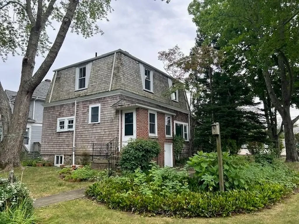 125 Narragansett Avenue Narragansett RI 02882