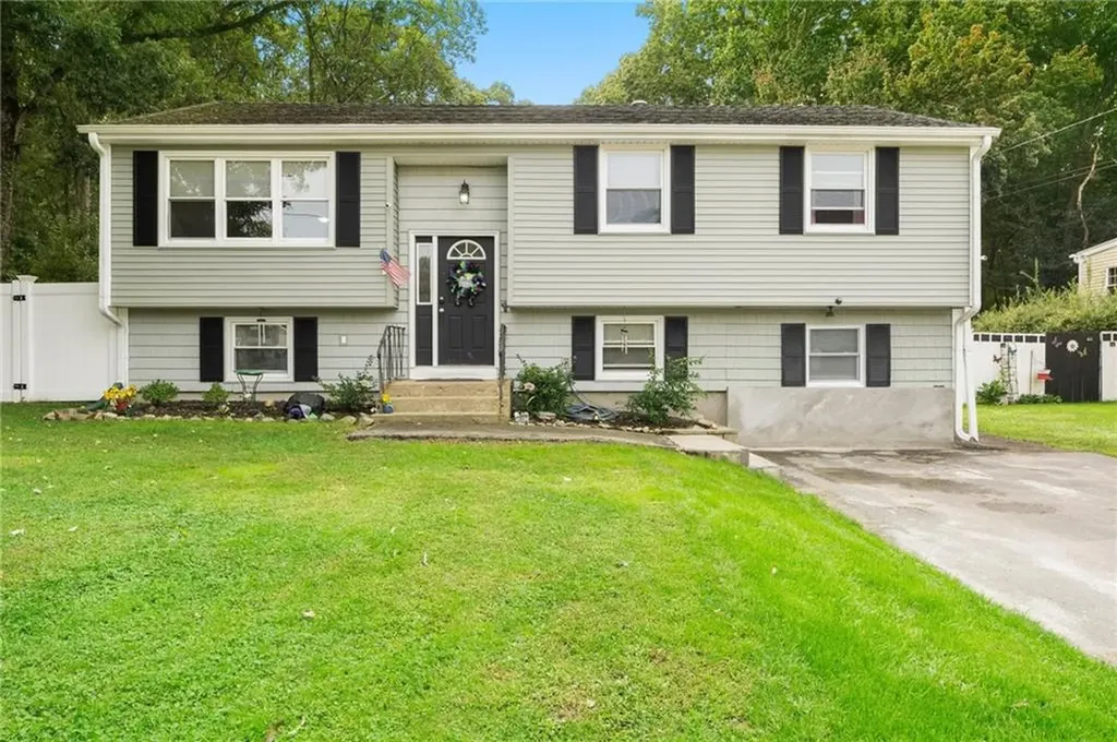 32 Old Carriage Road West Warwick RI 02893