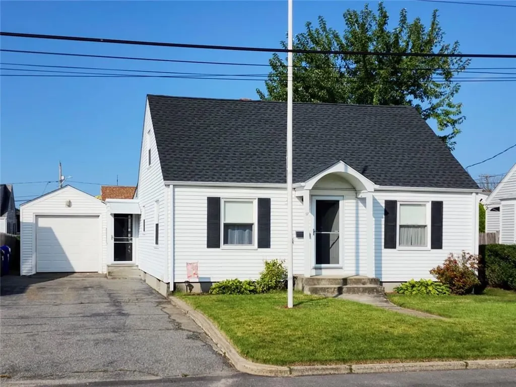 17 Byron Avenue Pawtucket RI 02861