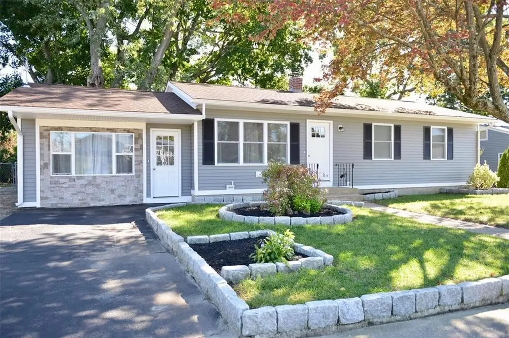88 Coventry Drive Coventry RI 02816