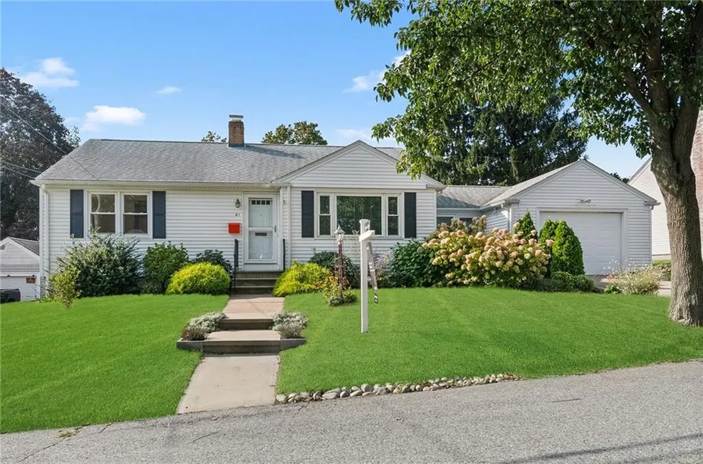 61 Gardiner Avenue East Providence RI 02914