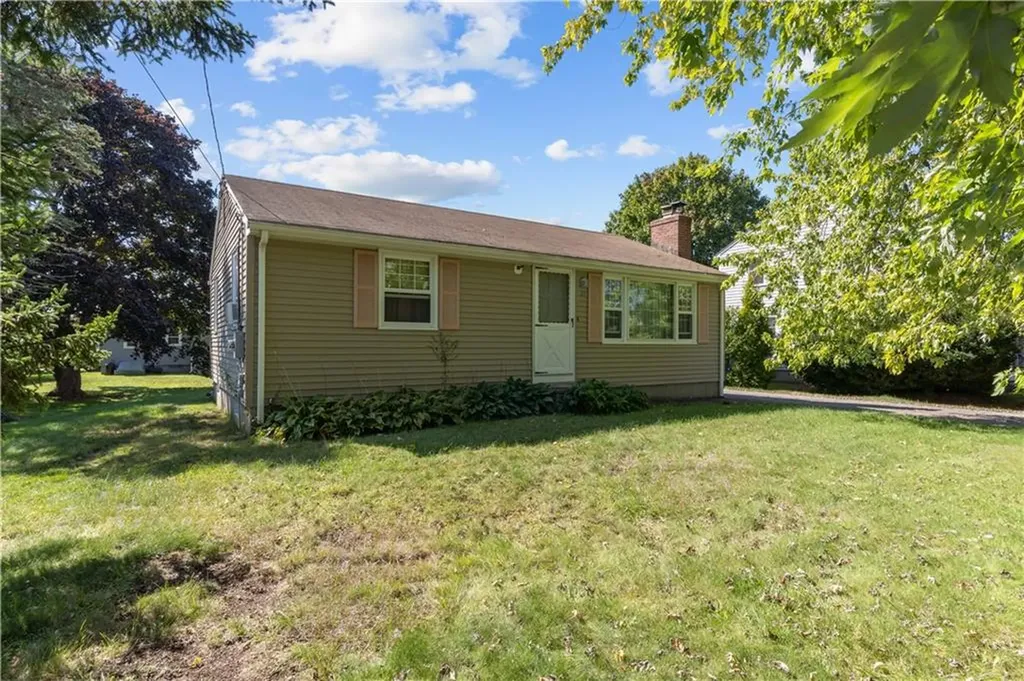 24 Palm Beach Avenue Narragansett RI 02882