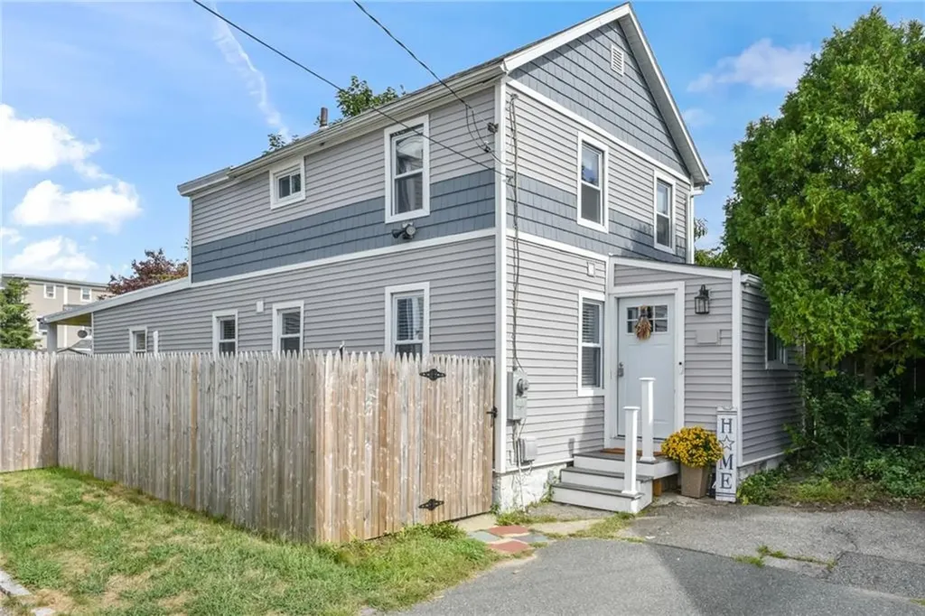 26 Pearl Street Newport RI 02840