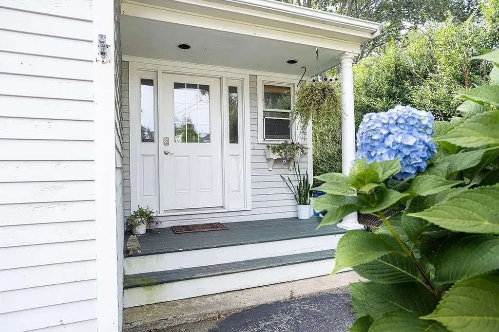 66 Center Avenue Middletown RI 02842