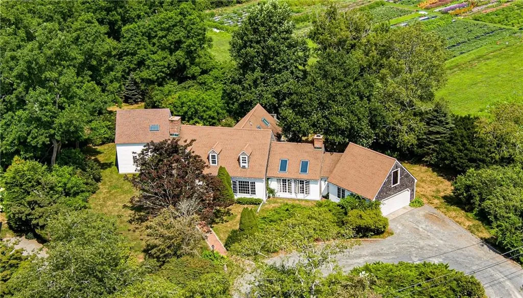 8 Howland Avenue Middletown RI 02842