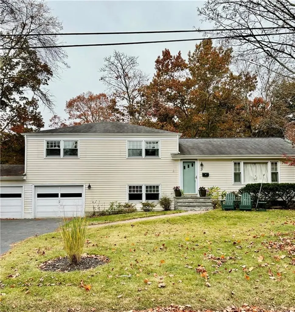 9 Wedgewood Lane Barrington RI 02806