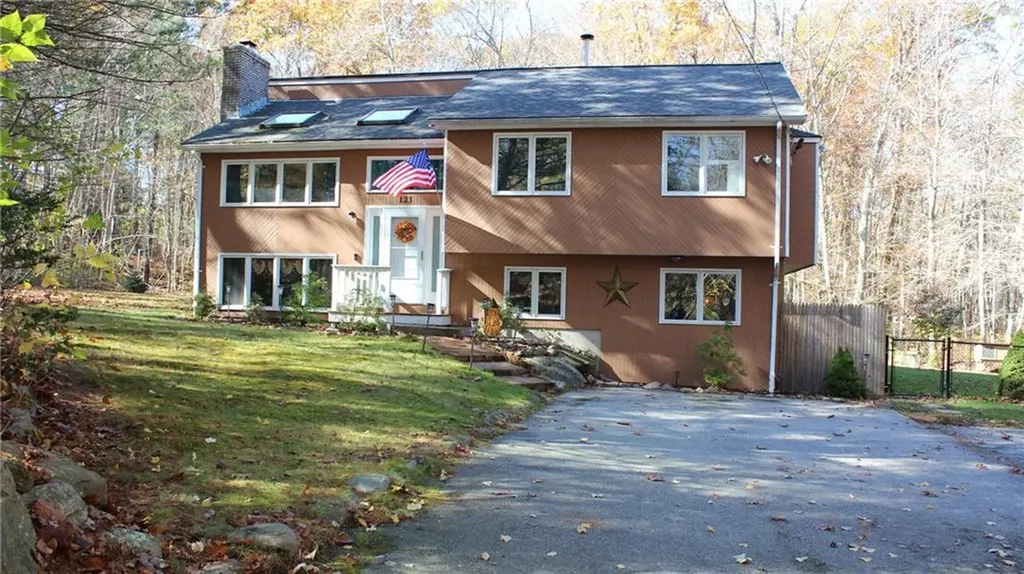 123 Hammet Road Coventry RI 02816