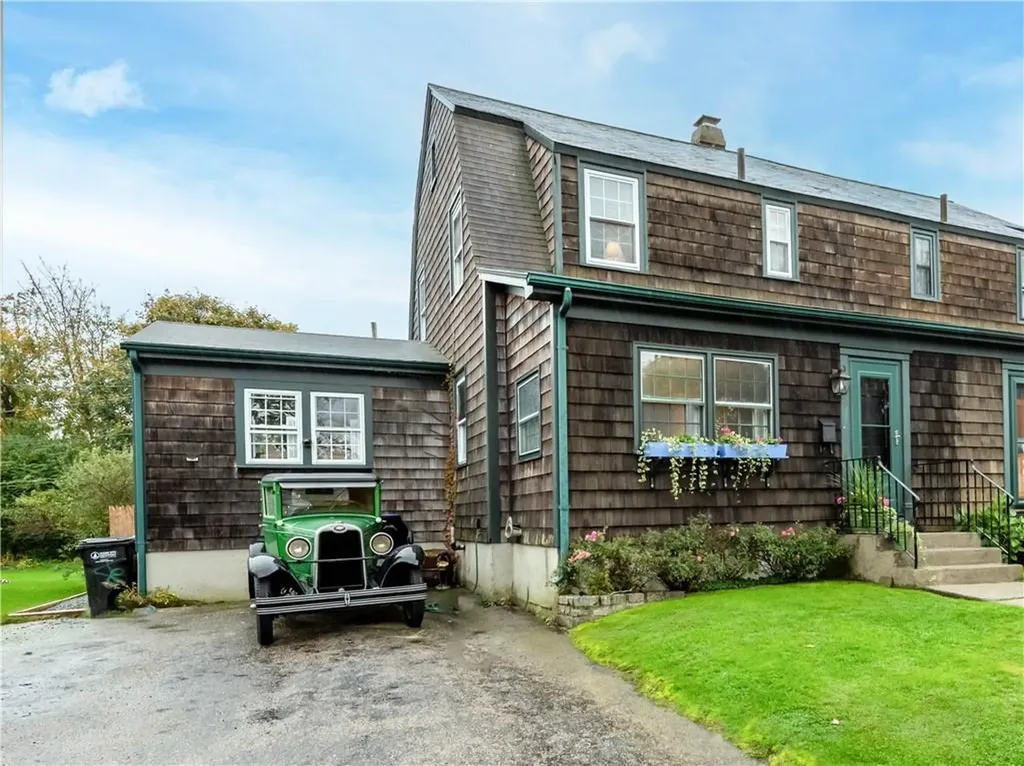 16 Stacey Street Newport RI 02840