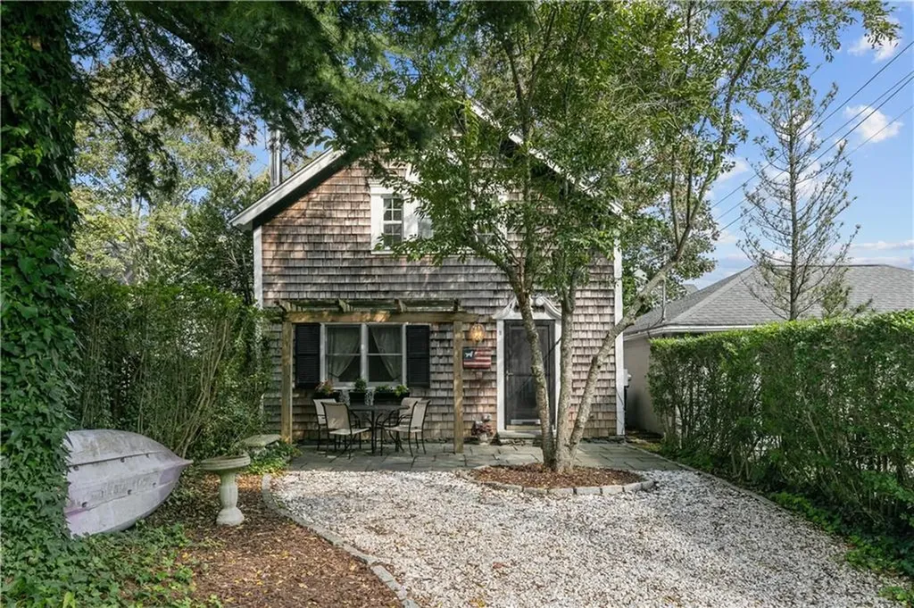 2 Lasalle Place Newport RI 02840
