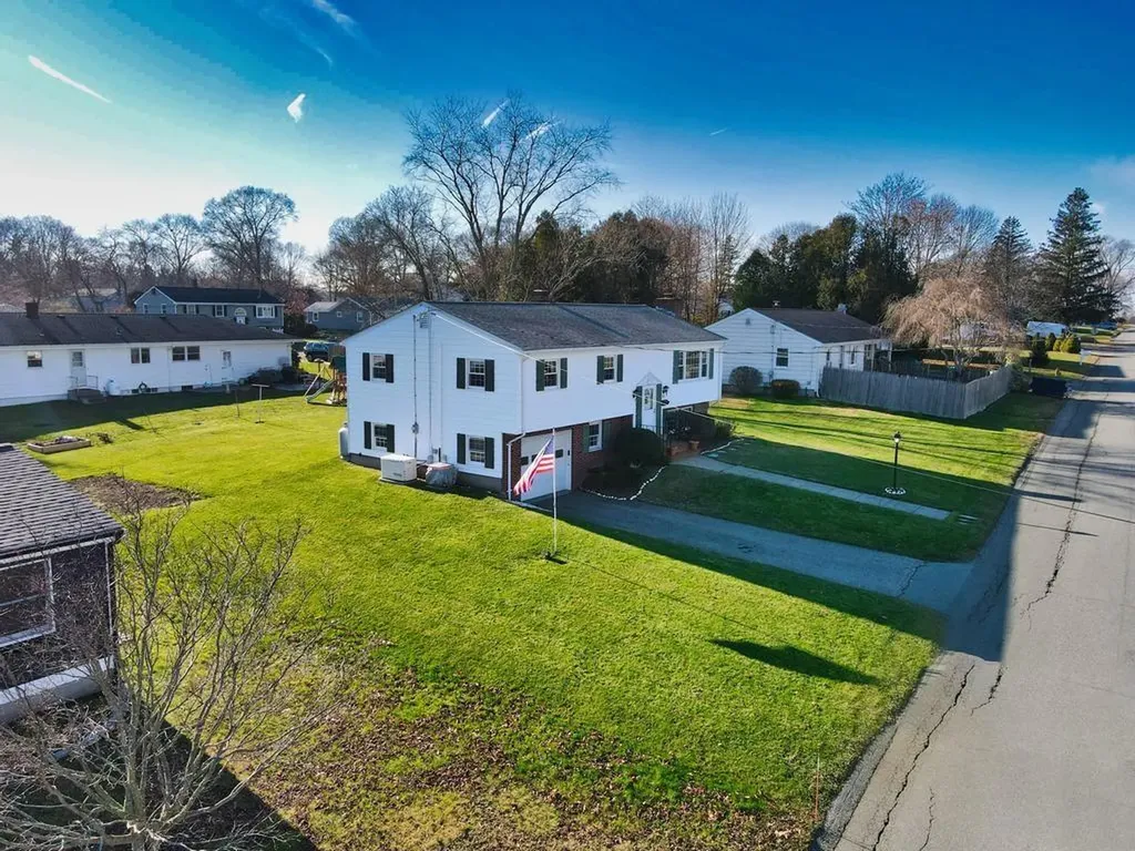 193 Russell Drive Tiverton RI 02878
