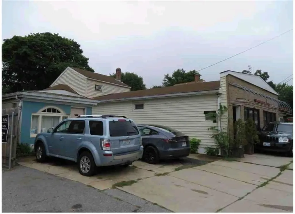 935 937 West Shore Road Warwick RI 02889