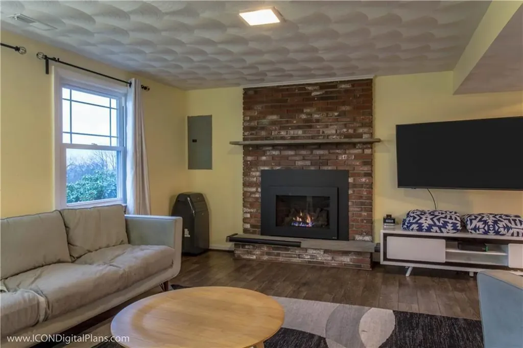 25 Algonquin Drive Middletown RI 02842