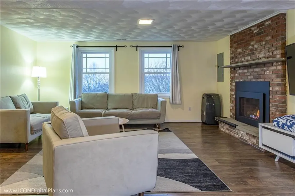 25 Algonquin Drive Middletown RI 02842