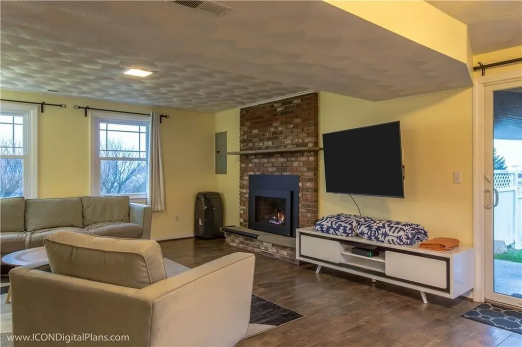 25 Algonquin Drive Middletown RI 02842
